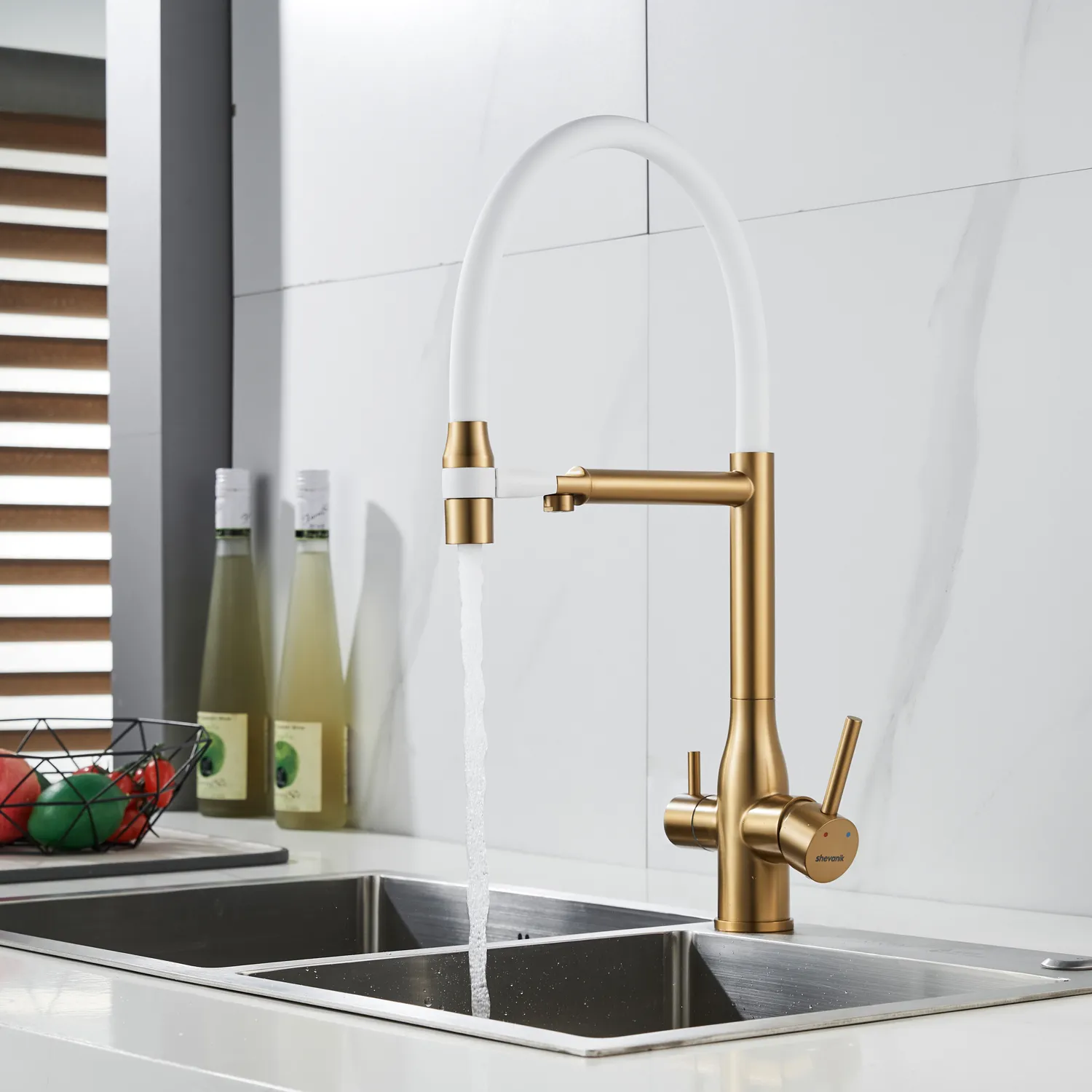 Смеситель для кухни с гибким изливом и подключением фильтра Shevanik S378G, золотой сатин/белый