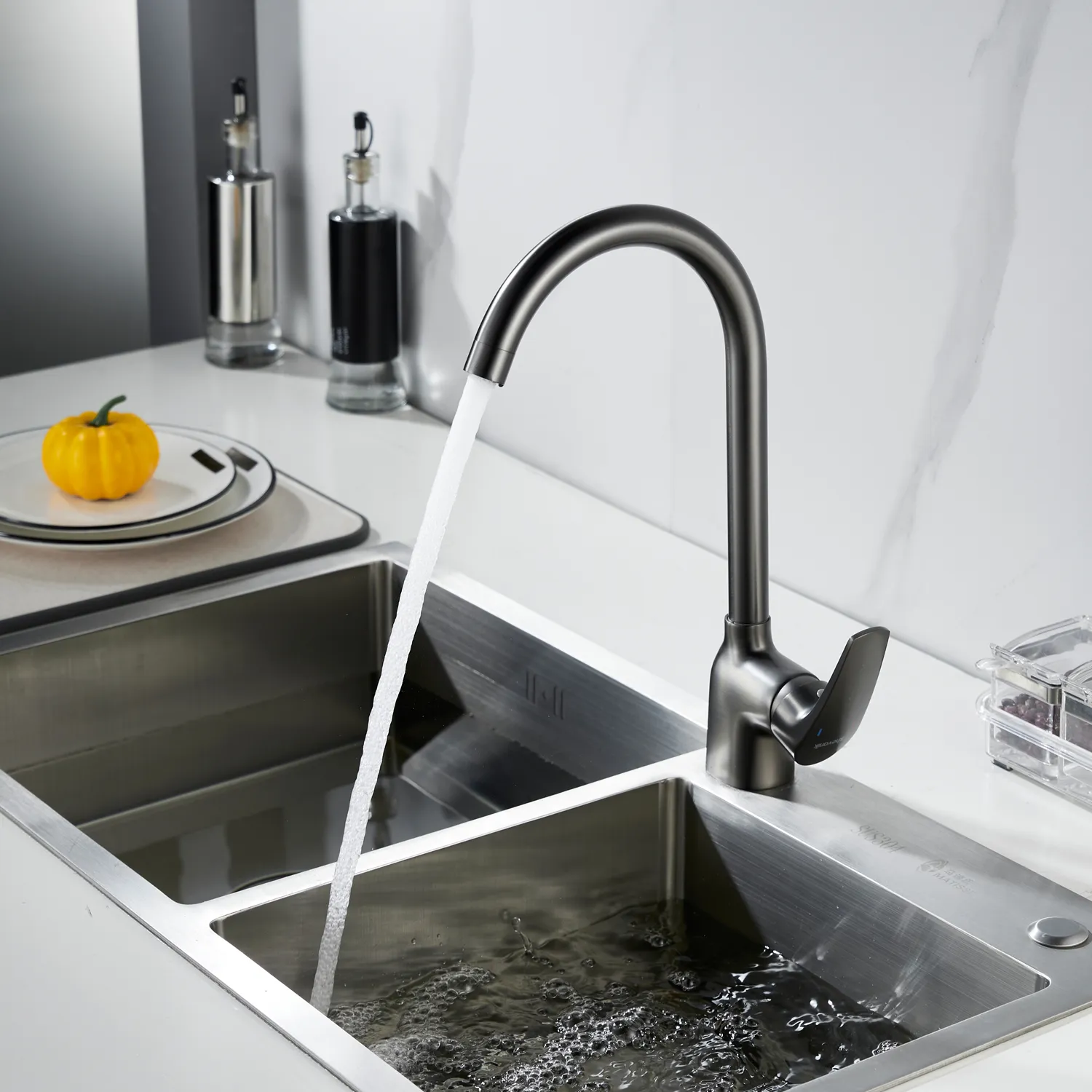 Смеситель для кухни Shevanik S5053T, оружейная сталь