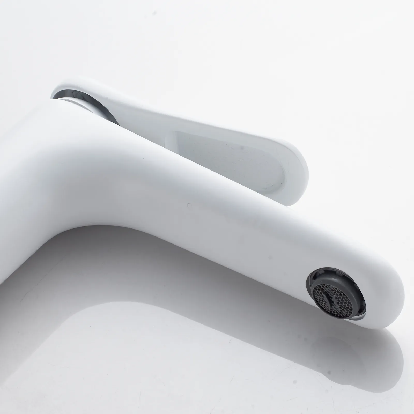 Смеситель для раковины Shevanik S4701C, белый