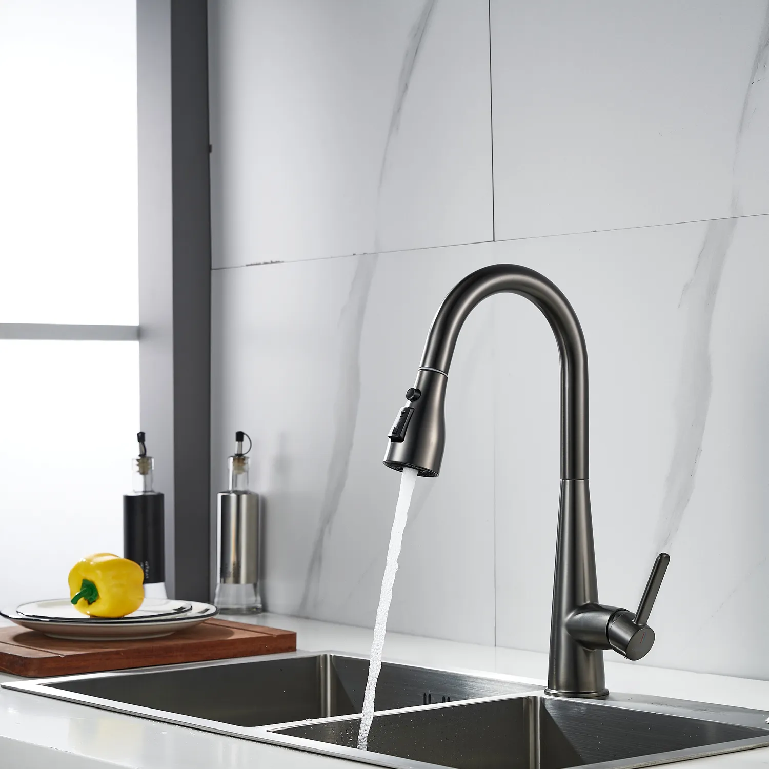 Смеситель для кухни с выдвижным изливом Shevanik S363T, оружейная сталь