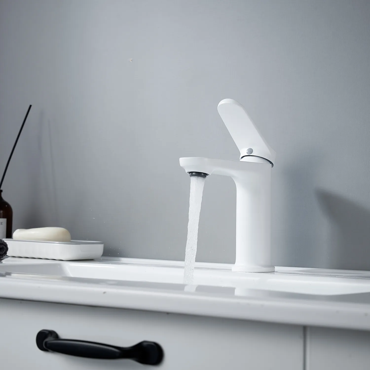 Смеситель для раковины Shevanik S4301C, белый