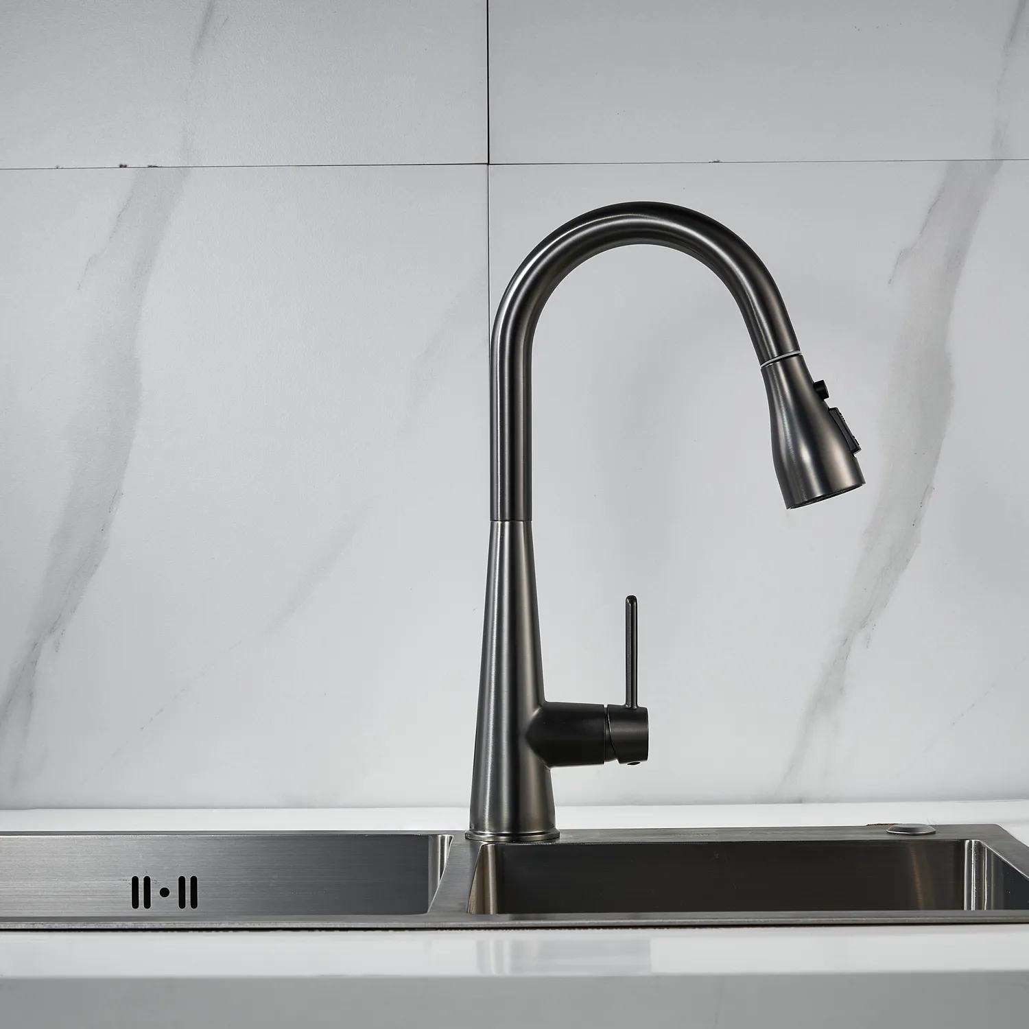 Смеситель для кухни с выдвижным изливом Shevanik S363T, оружейная сталь