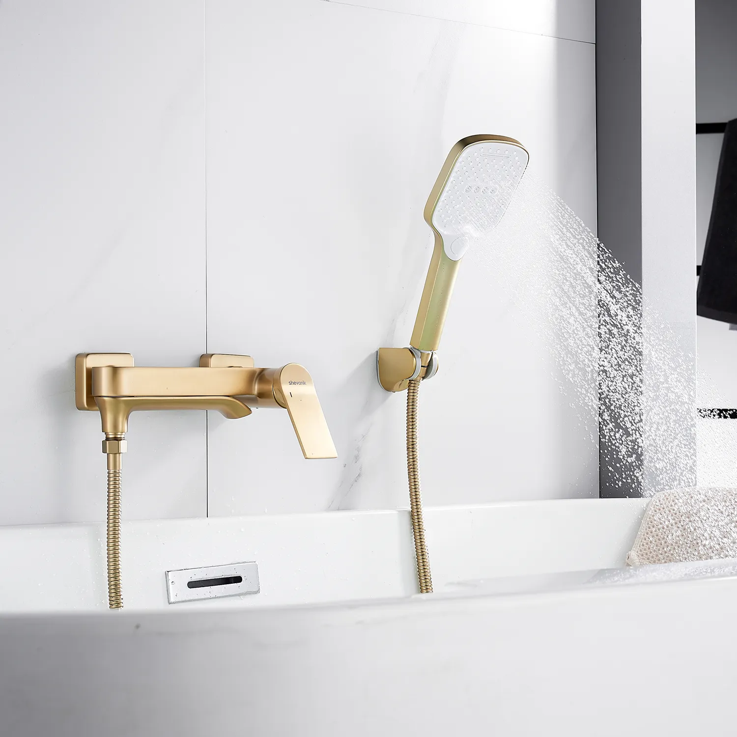 Смеситель для ванны Shevanik S4102G, золотой сатин