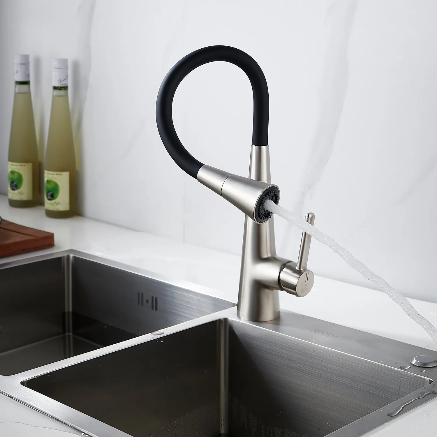 Смеситель для кухни с гибким изливом и режимом "душ" Rose R213L, сатин