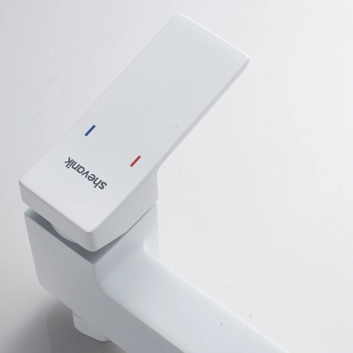 Смеситель для ванны Shevanik S4002C, белый