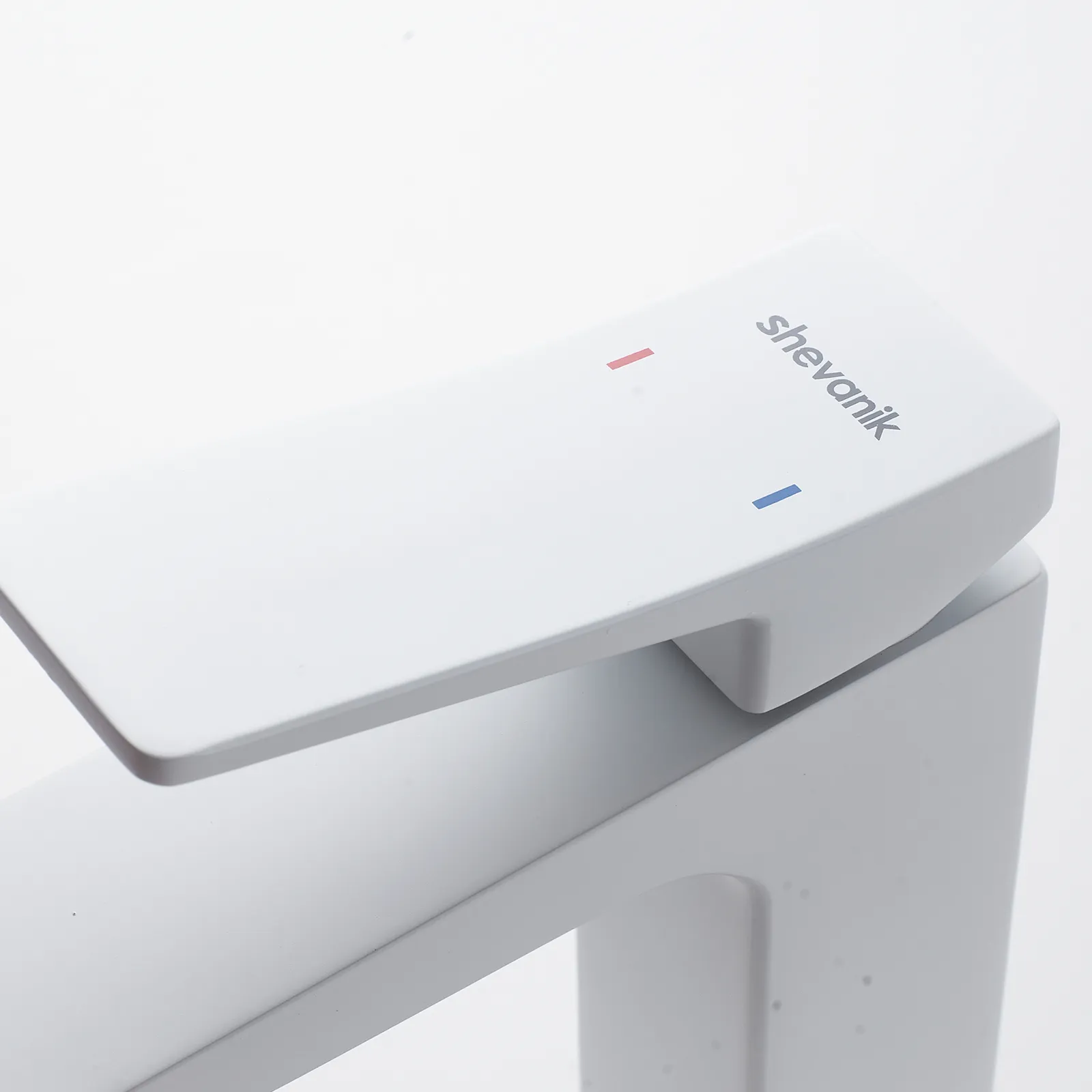 Смеситель для раковины Shevanik S4401C, белый