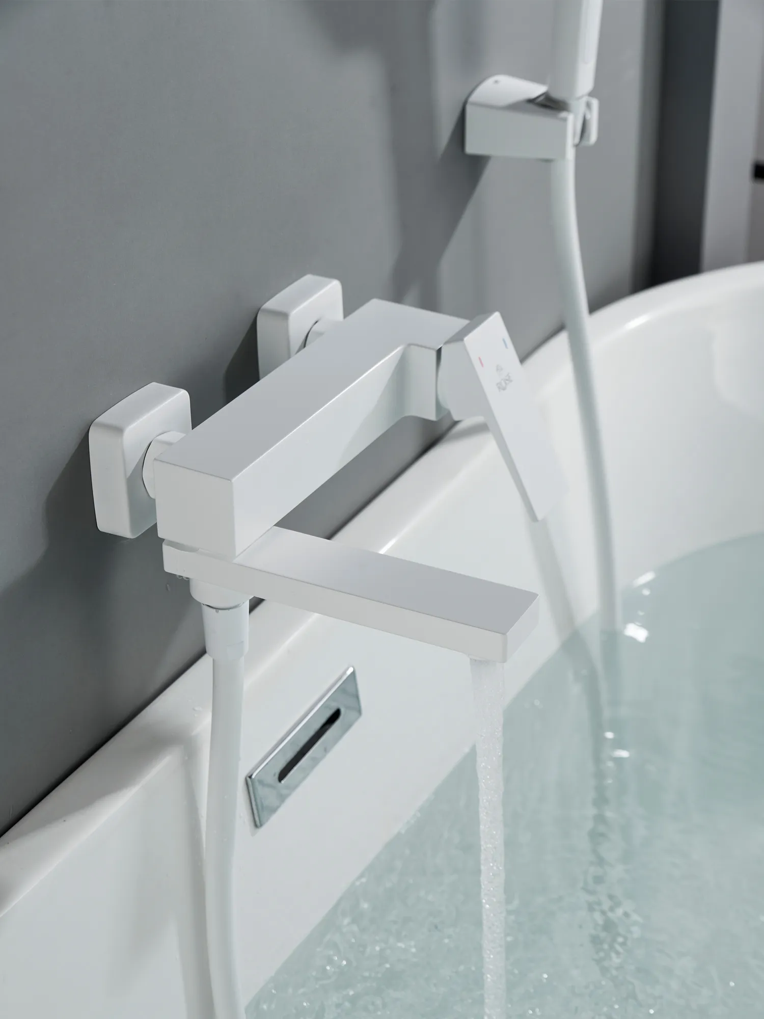 Смеситель для ванны Rose R2802C, белый