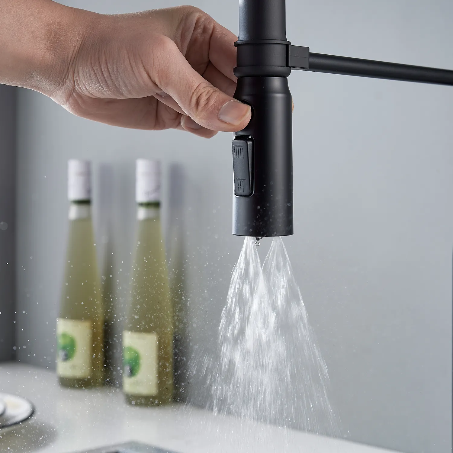 Смеситель для кухни с гибким изливом и режимом "душ" Shevanik S123H-3, черный