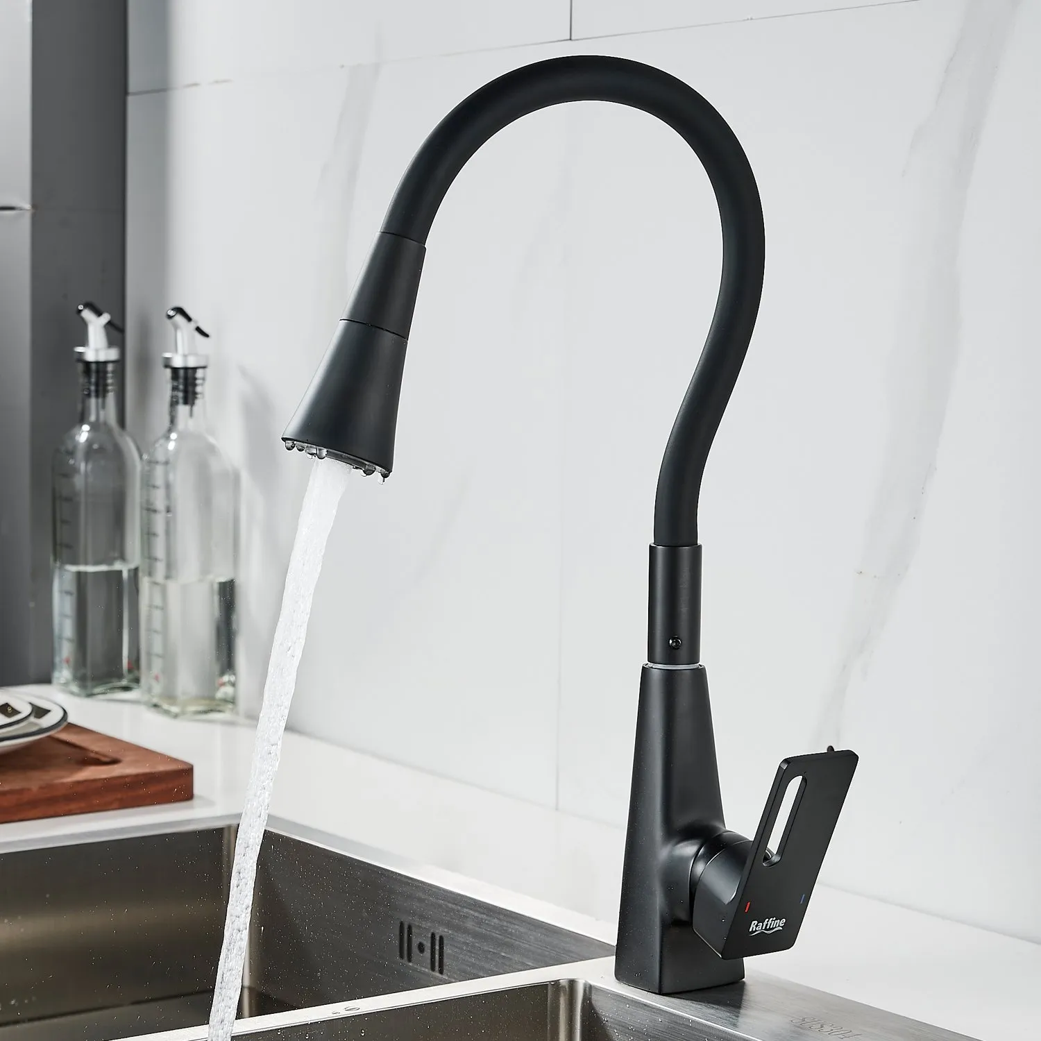 Смеситель для кухни с гибким изливом Raffine F313H-3, черный