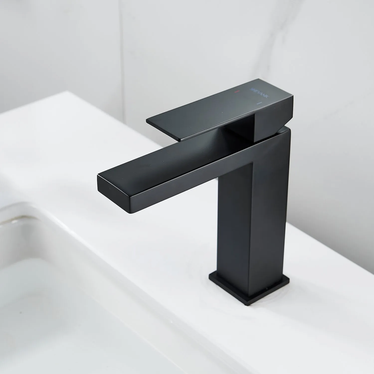 Смеситель для раковины Shevanik S7001H, черный