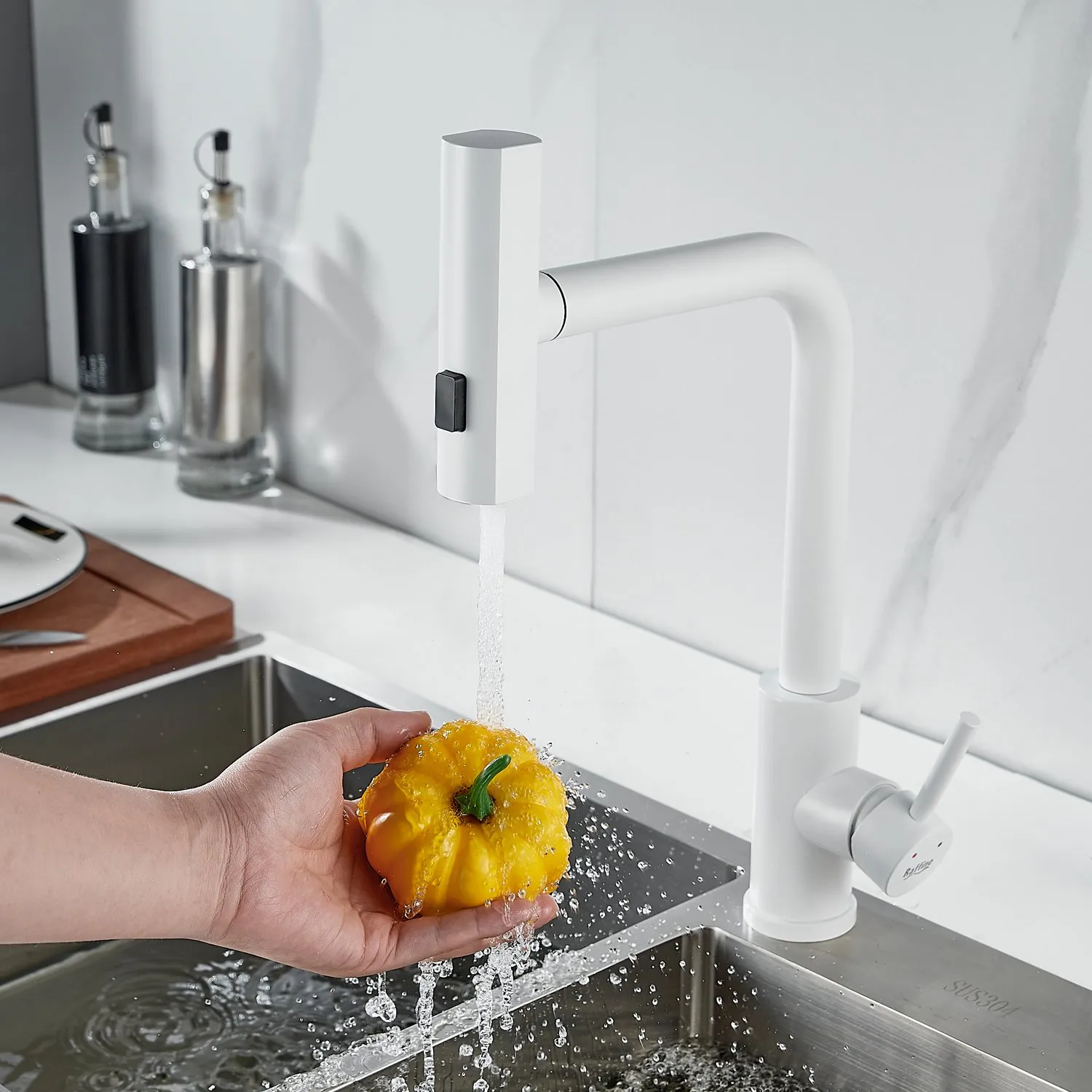 Смеситель для кухни с мультифункциональным изливом Raffine F203C, белый