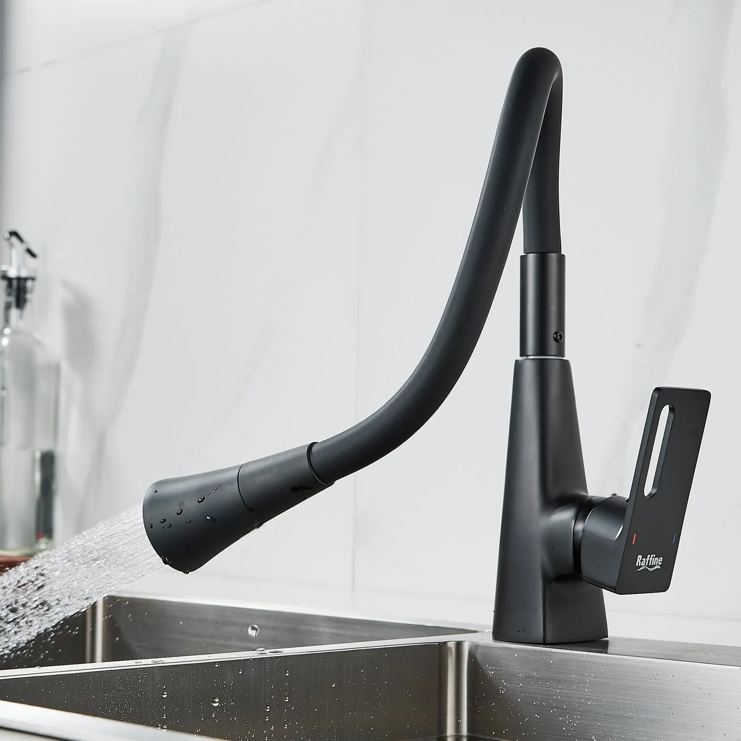 Смеситель для кухни с гибким изливом Raffine F313H-3, черный