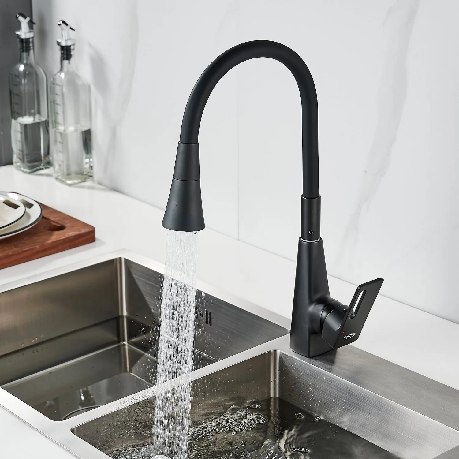 Смеситель для кухни с гибким изливом Raffine F313H-3, черный