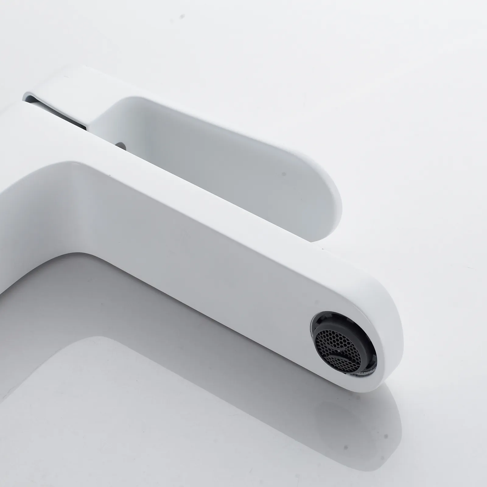 Смеситель для раковины Shevanik S4501C, белый