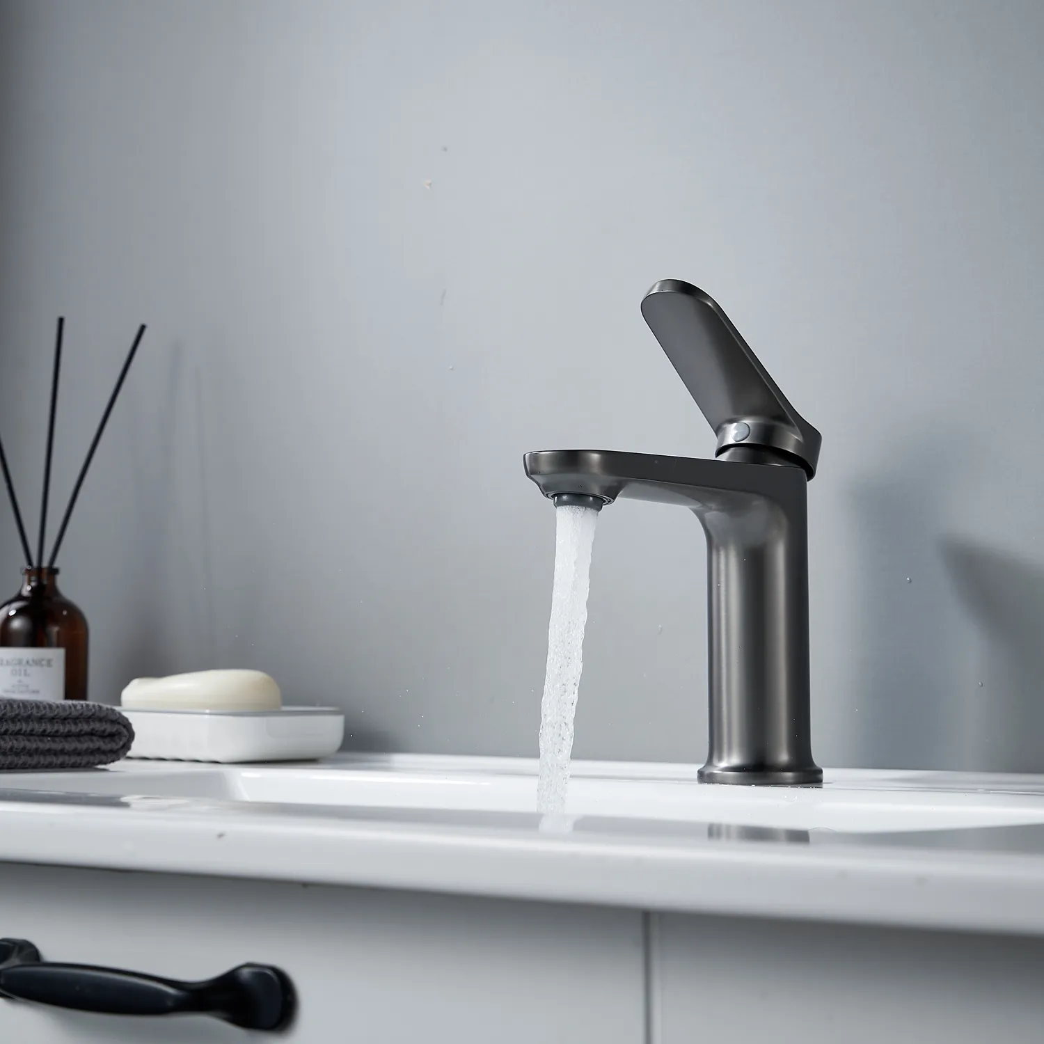 Смеситель для раковины Shevanik S4301T, оружейная сталь