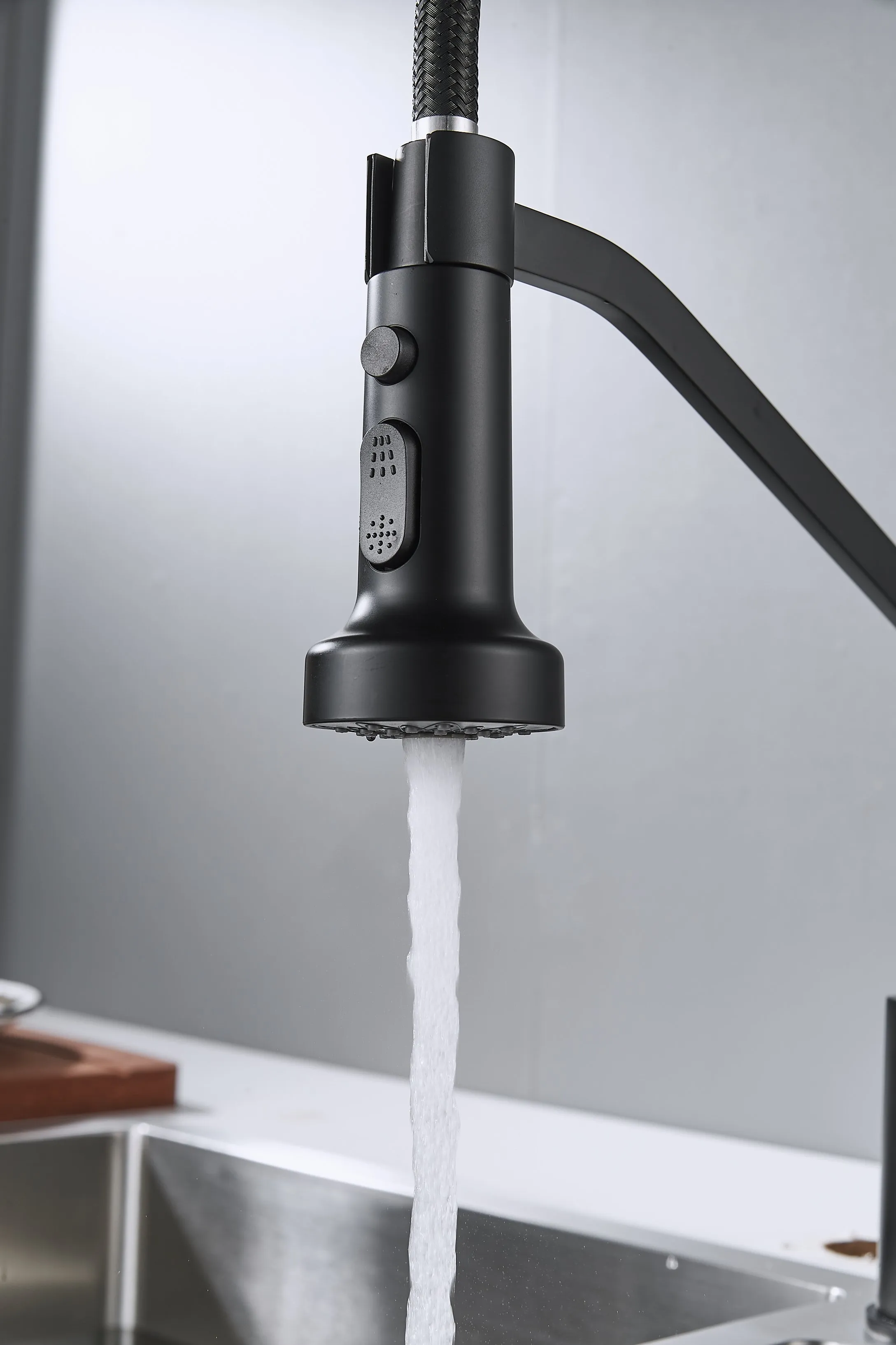 Смеситель для кухни с гибким изливом Shevanik S963H, черный