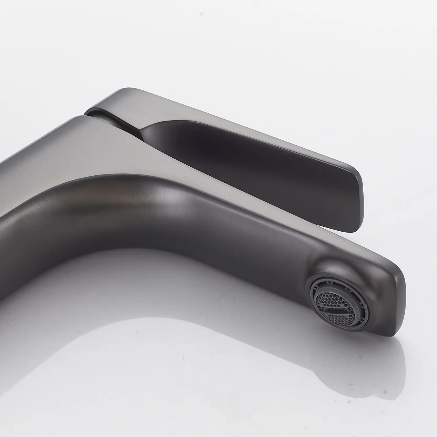 Смеситель для раковины Shevanik S4201T, оружейная сталь