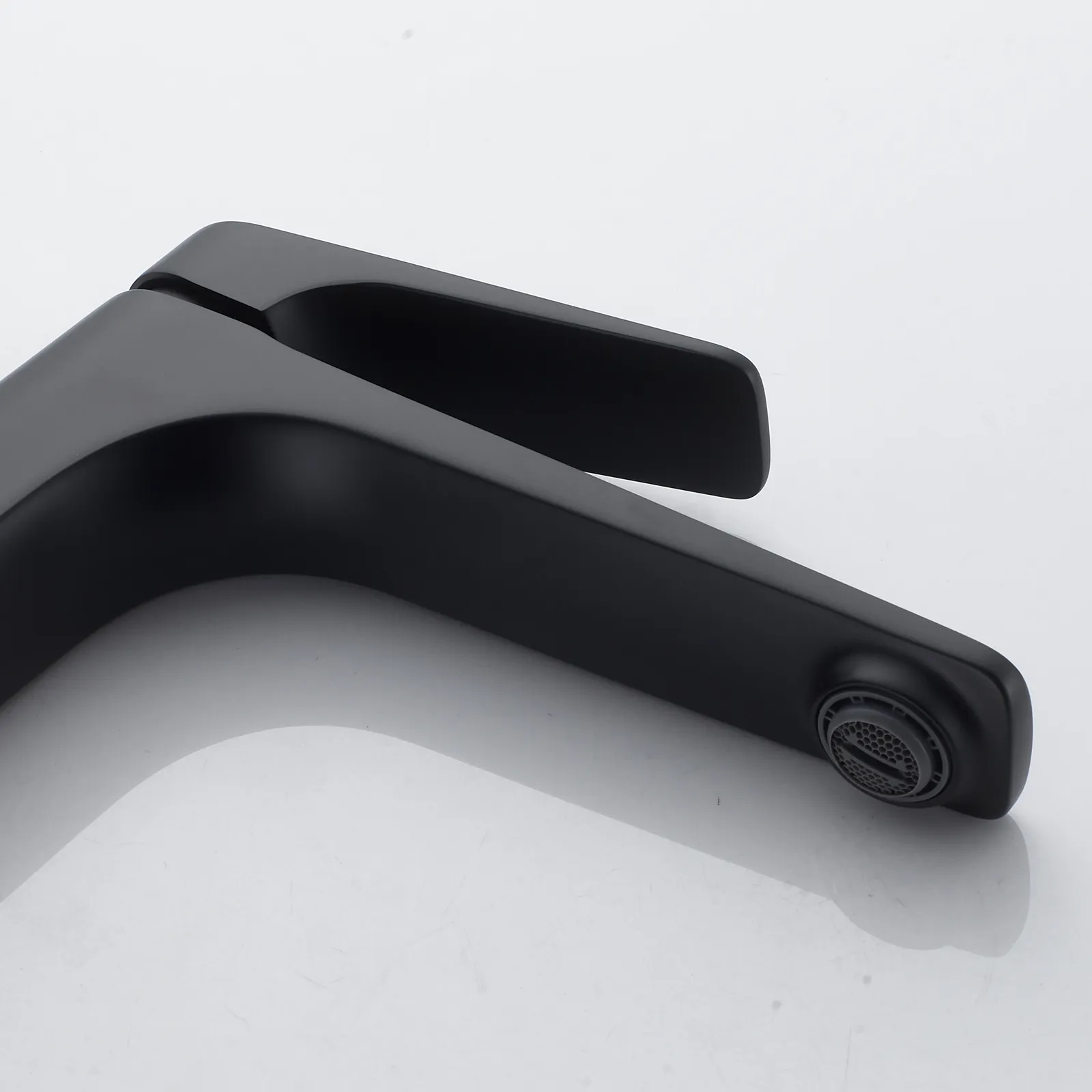 Смеситель для раковины высокий Shevanik S4211H, черный