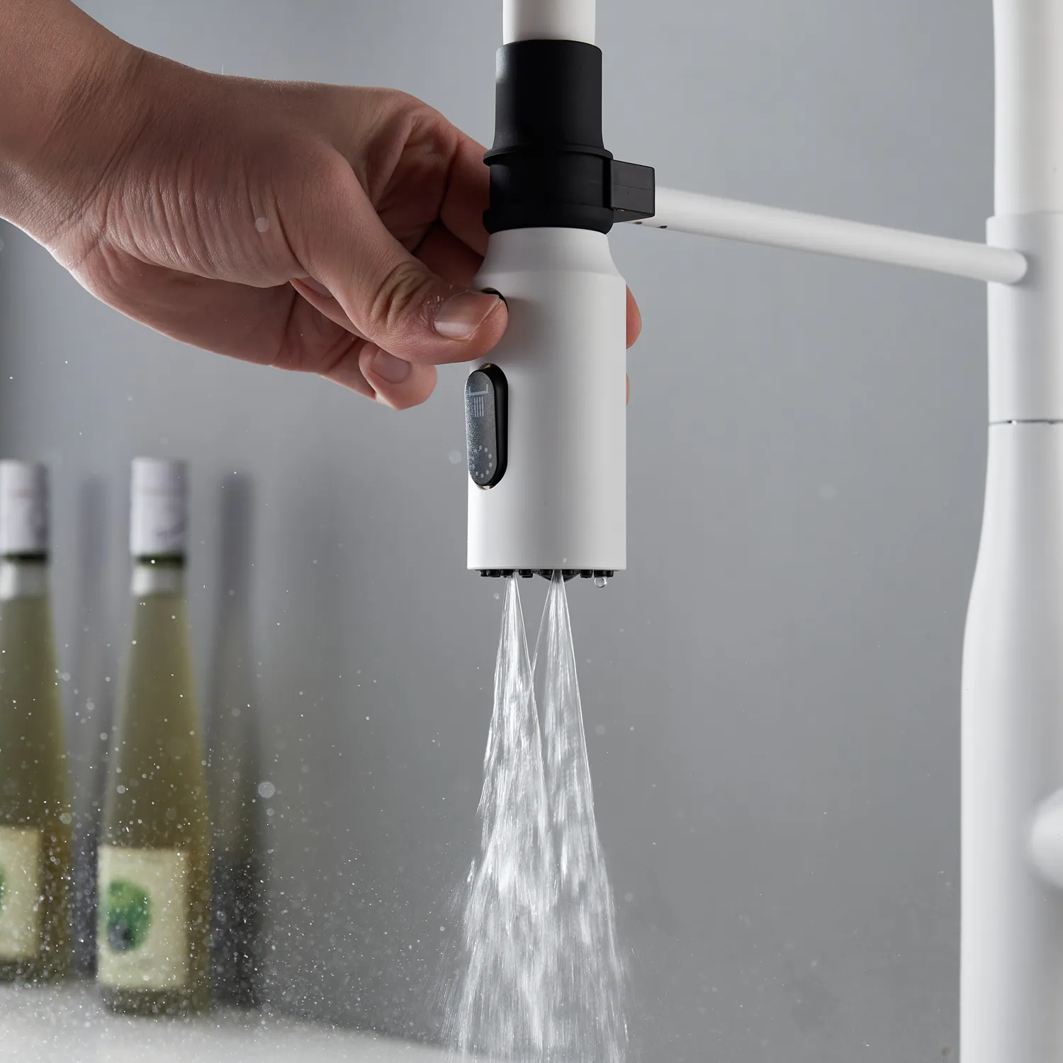 Смеситель для кухни с гибким изливом и режимом "душ" Shevanik S123C-1, белый