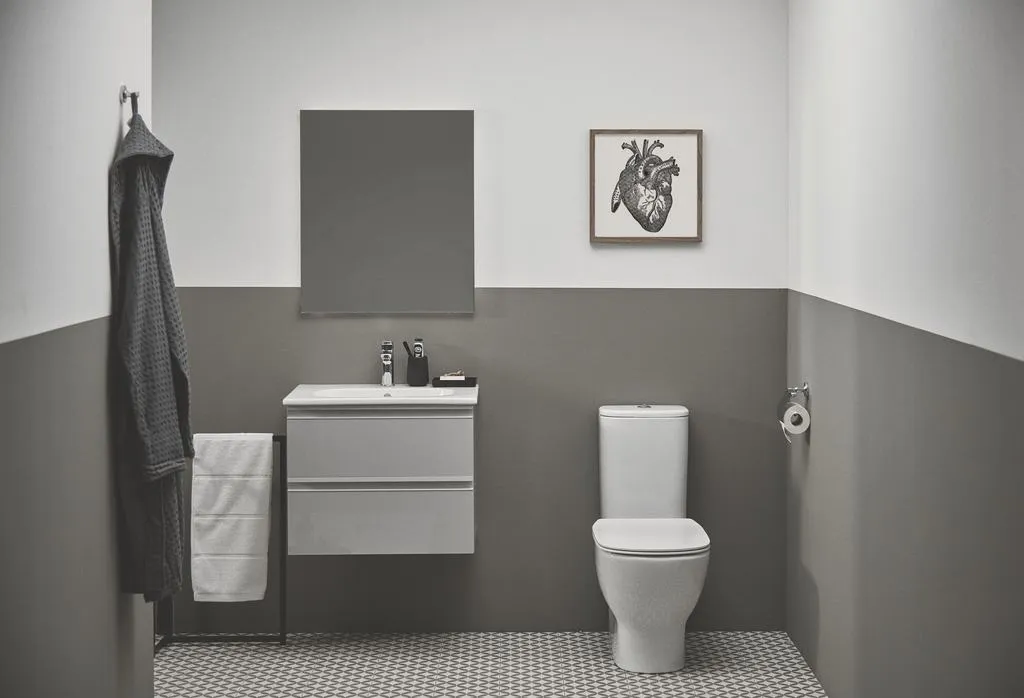 V0006D Промо-комплект 3 в 1 TESI AquaBlade® Напольный пристенный унитаз с бачком , горизонтальный (универсальный) выпуск, глубокий смыв, тонкое крышк