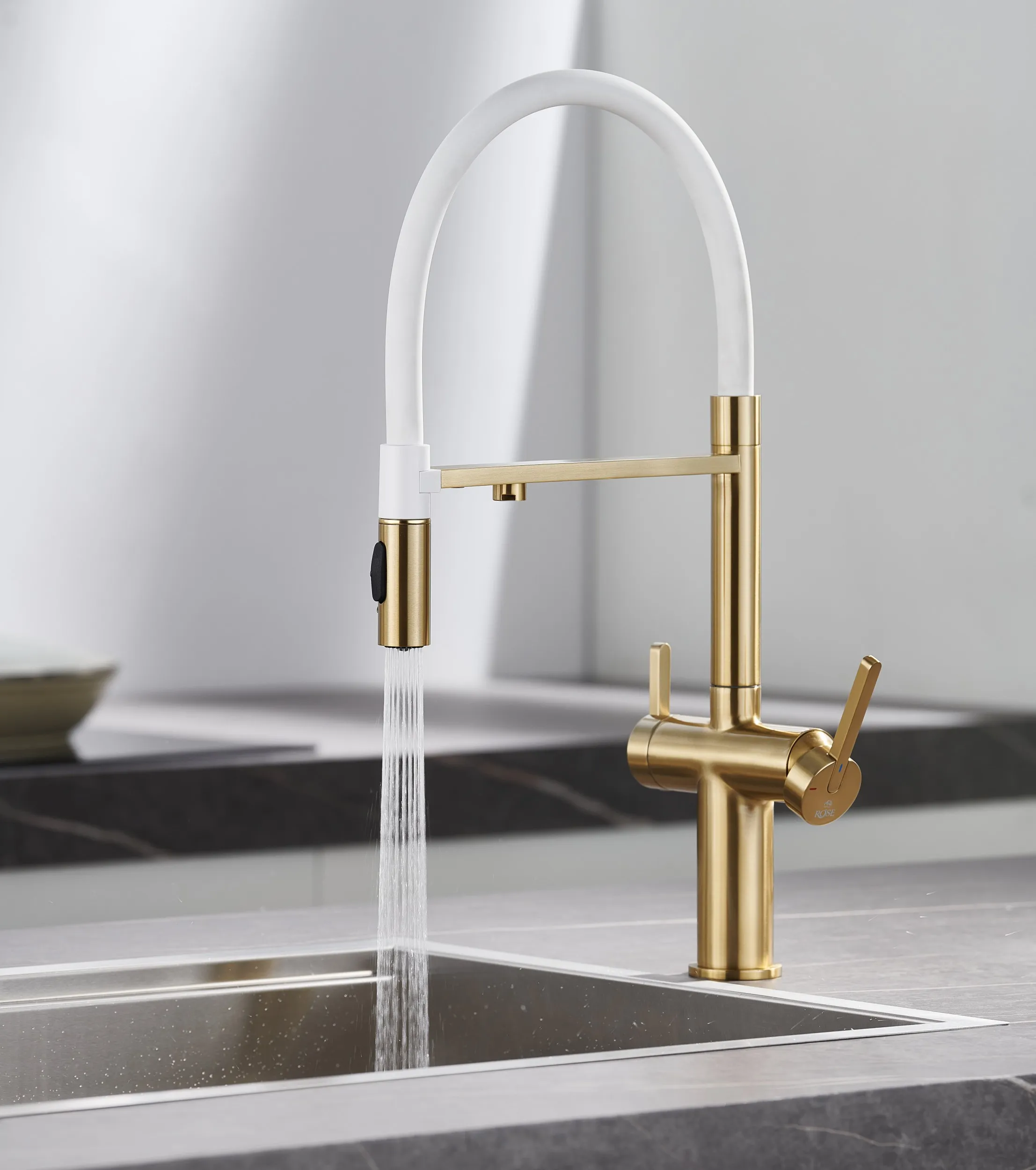 Смеситель для кухни с подключением фильтра для воды Rose R458G, золотой сатин