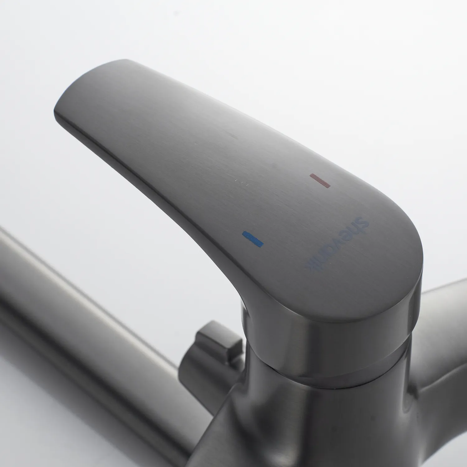 Смеситель для ванны Shevanik S5022T, оружейная сталь