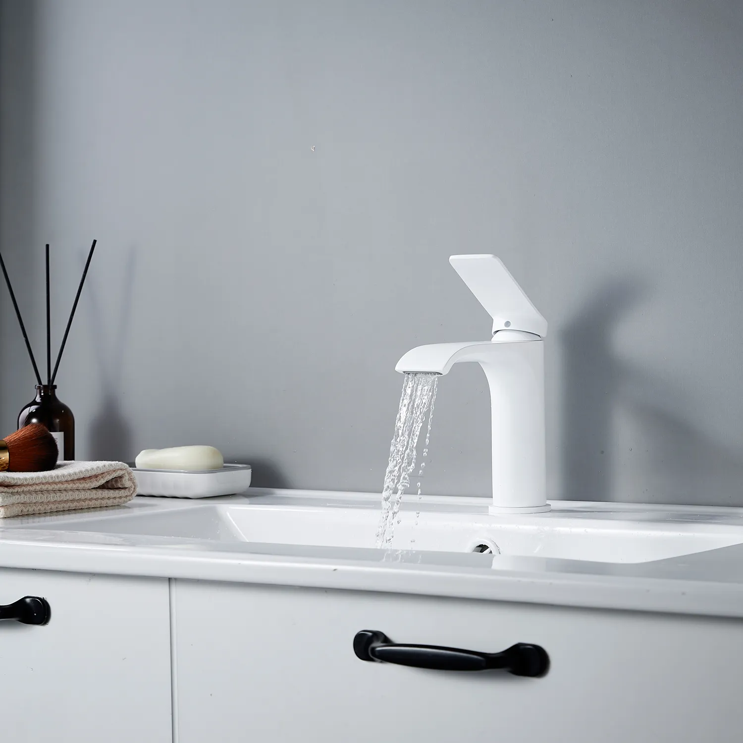 Смеситель для раковины Shevanik S4101C, белый