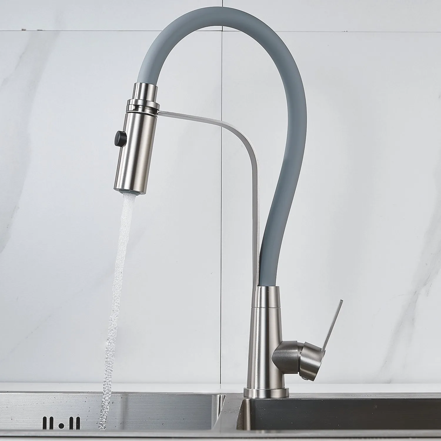 Смеситель для кухни с гибким изливом и режимом "душ" Shevanik S943L-9, сатин