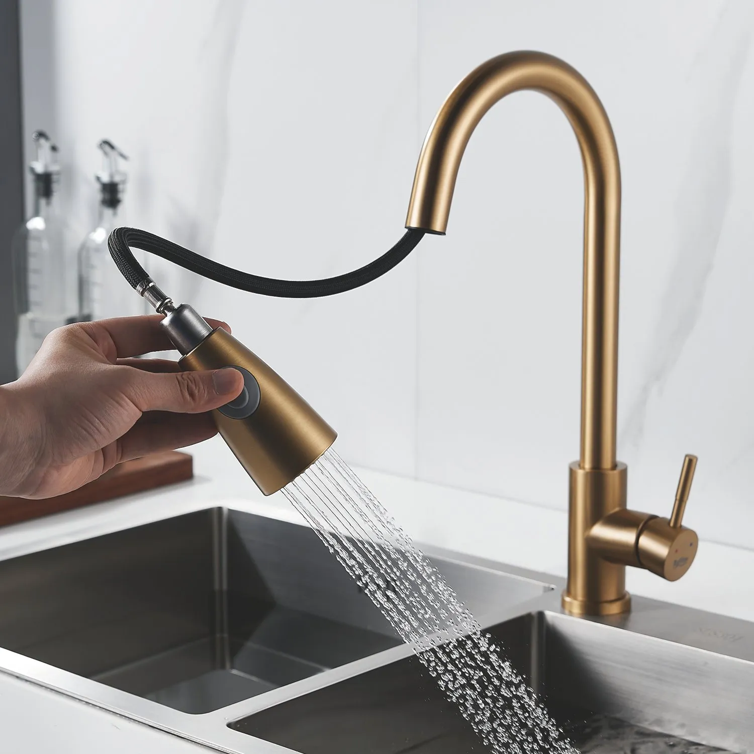 Смеситель для кухни с выдвижным изливом Raffine F213G, золотой сатин