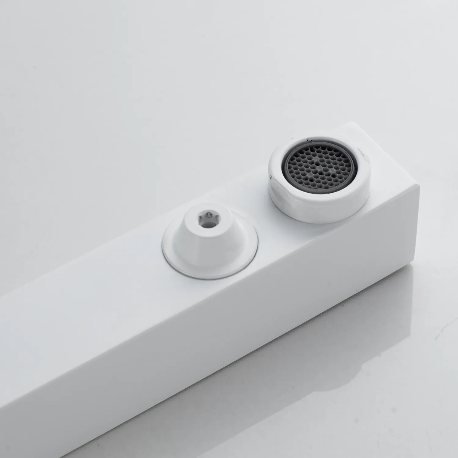 Смеситель для кухни с подключением фильтра Shevanik S148C, белый