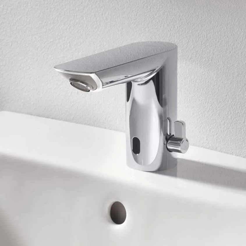 Смеситель для раковины GROHE Bau Cosmopolitan электронный, питание от сети, хром (арт. 36453000)