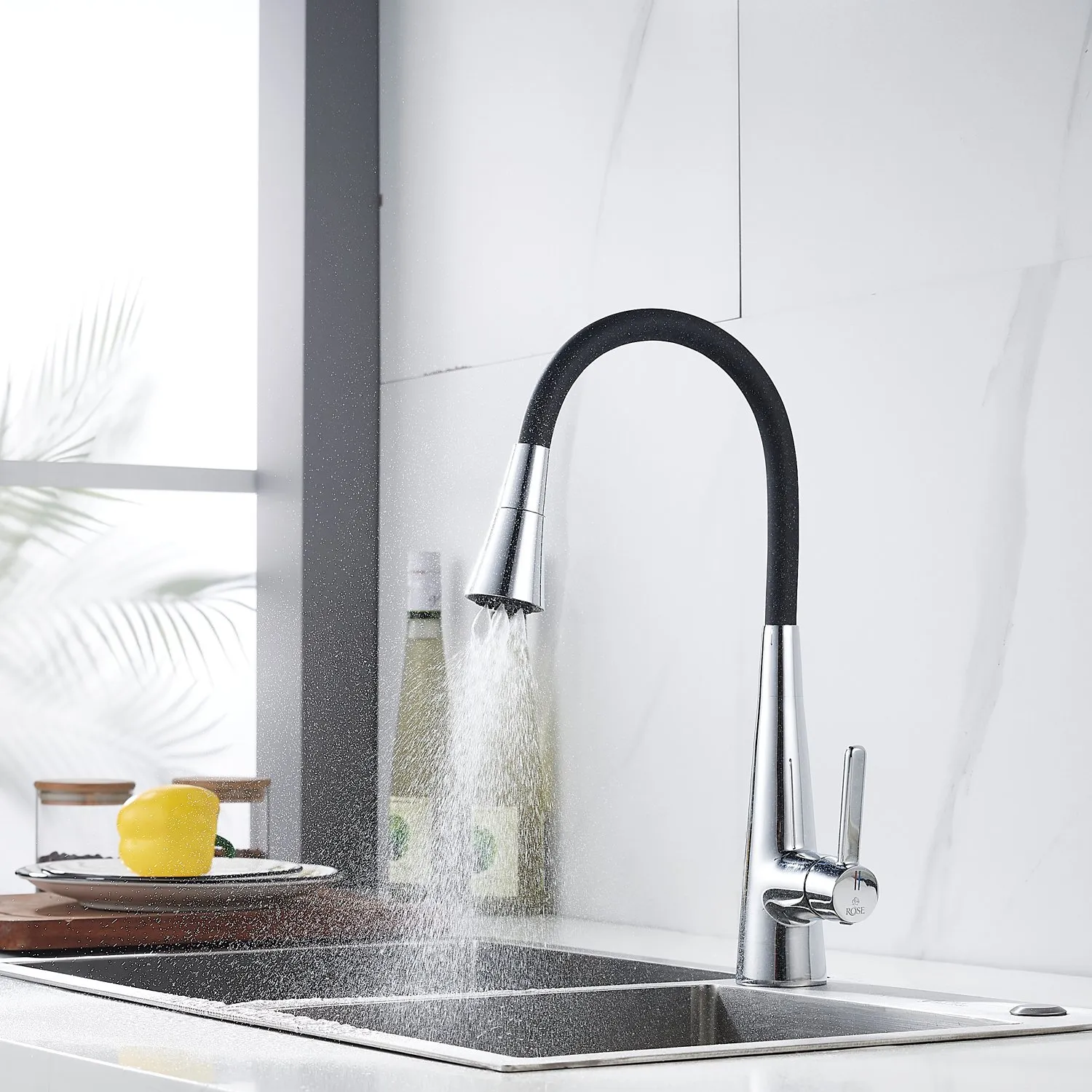 Смеситель для кухни с гибким изливом и режимом "душ" Rose R213, хром