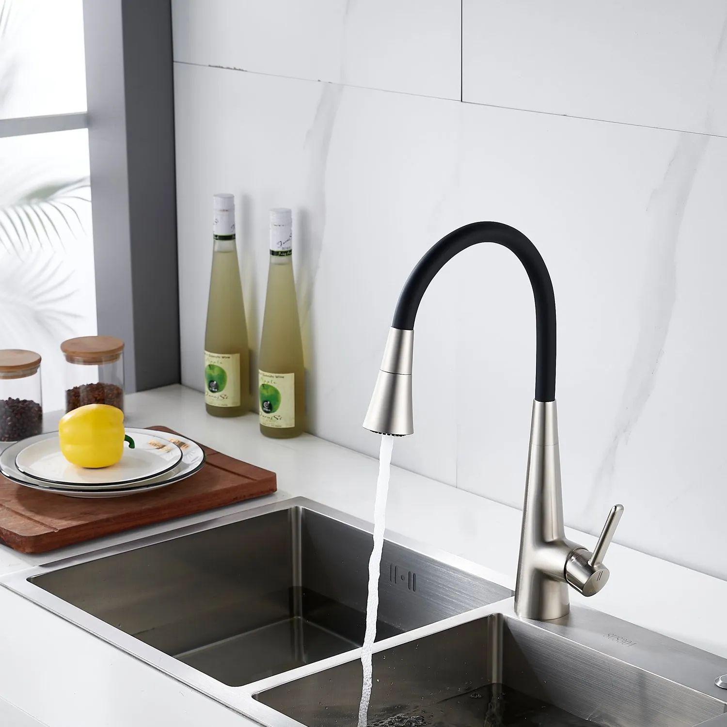 Смеситель для кухни с гибким изливом и режимом "душ" Rose R213L, сатин