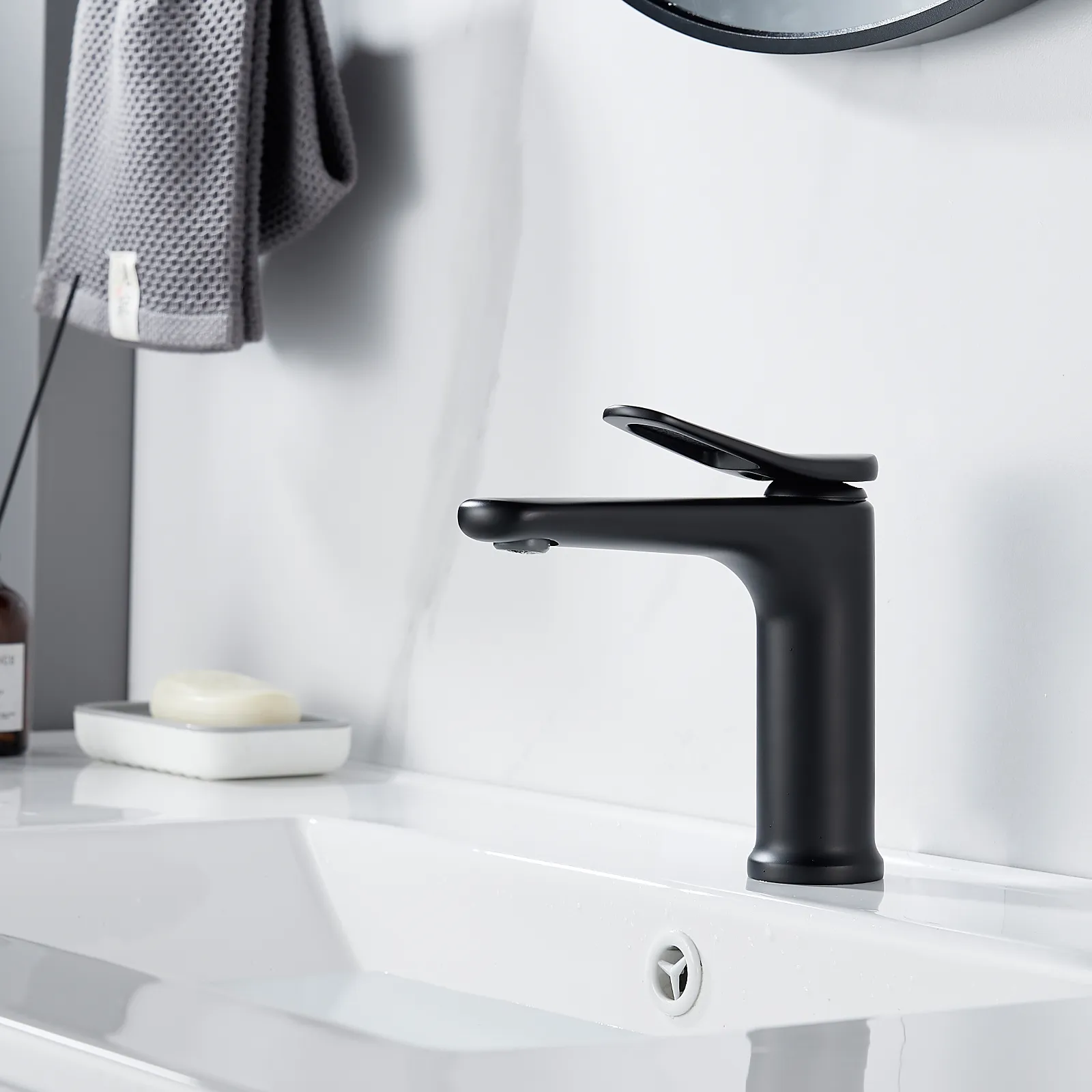 Смеситель для раковины Shevanik S4701H, черный