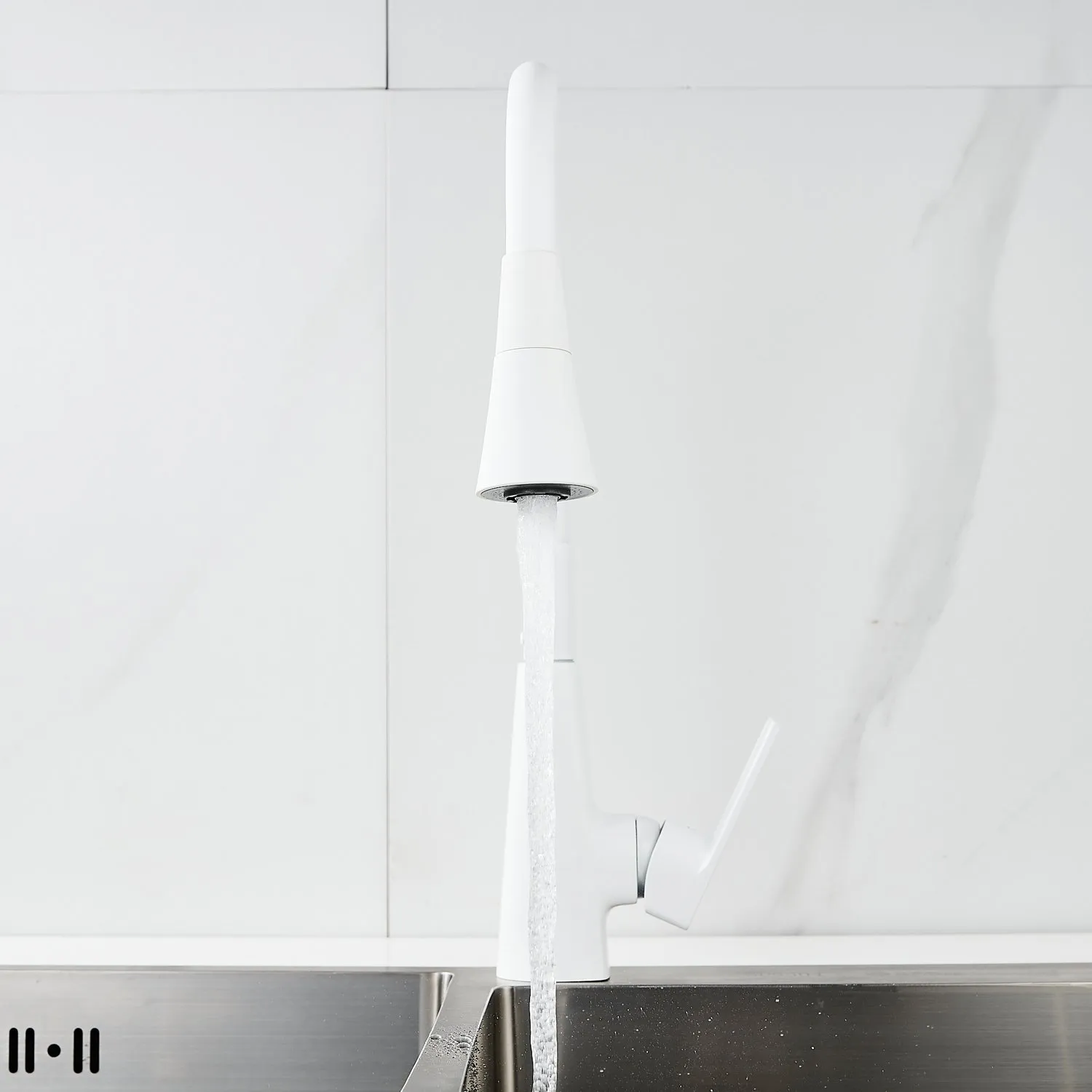 Смеситель для кухни с гибким изливом Raffine F313C-1, белый