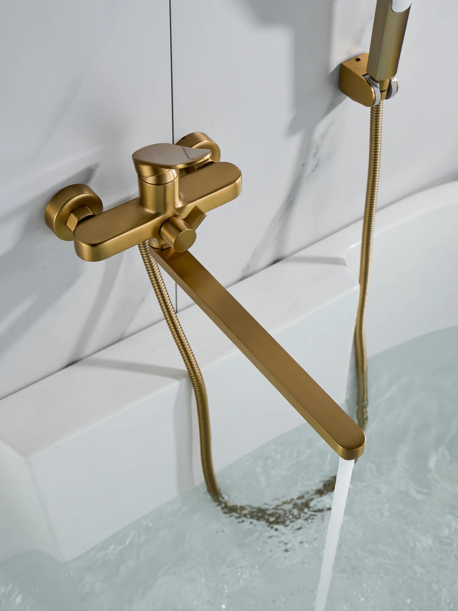 Смеситель для ванны Shevanik S4522G, золотой сатин