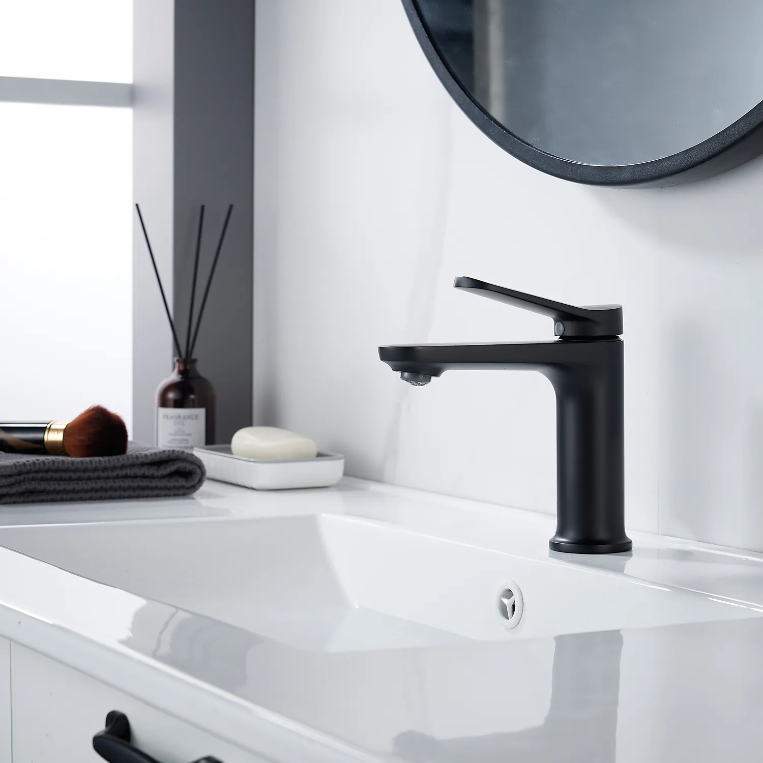 Смеситель для раковины Shevanik S4301H, черный