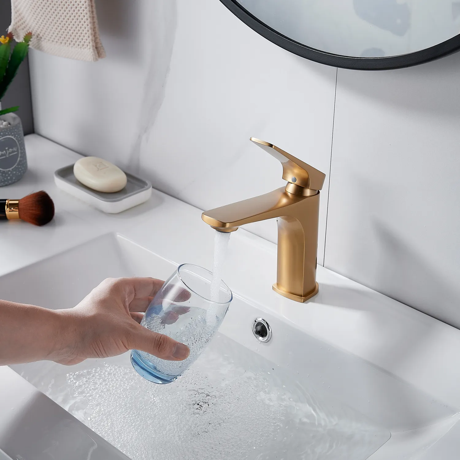 Смеситель для раковины Shevanik S4201G, золотой сатин