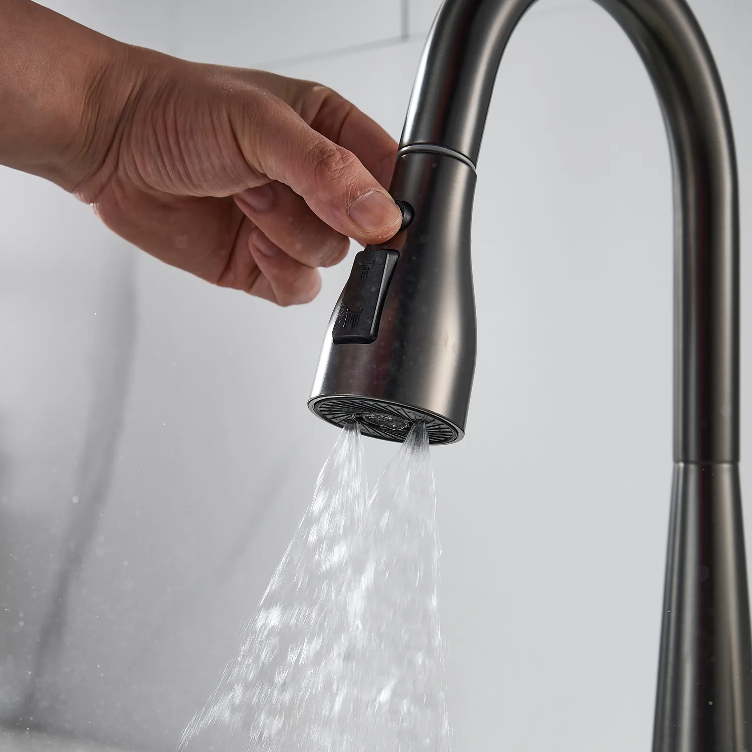 Смеситель для кухни с выдвижным изливом Shevanik S363T, оружейная сталь