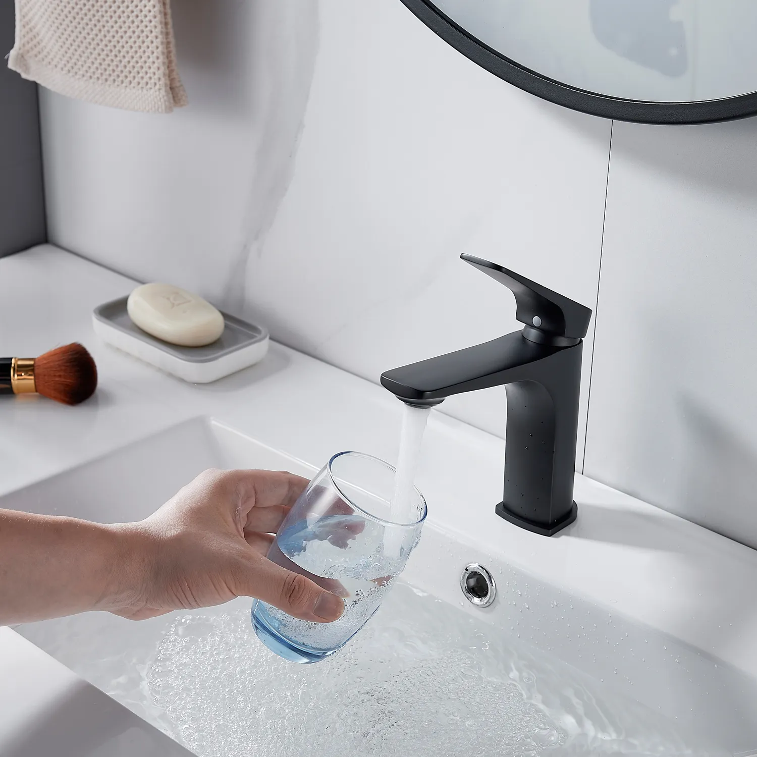 Смеситель для раковины Shevanik S4201H, черный