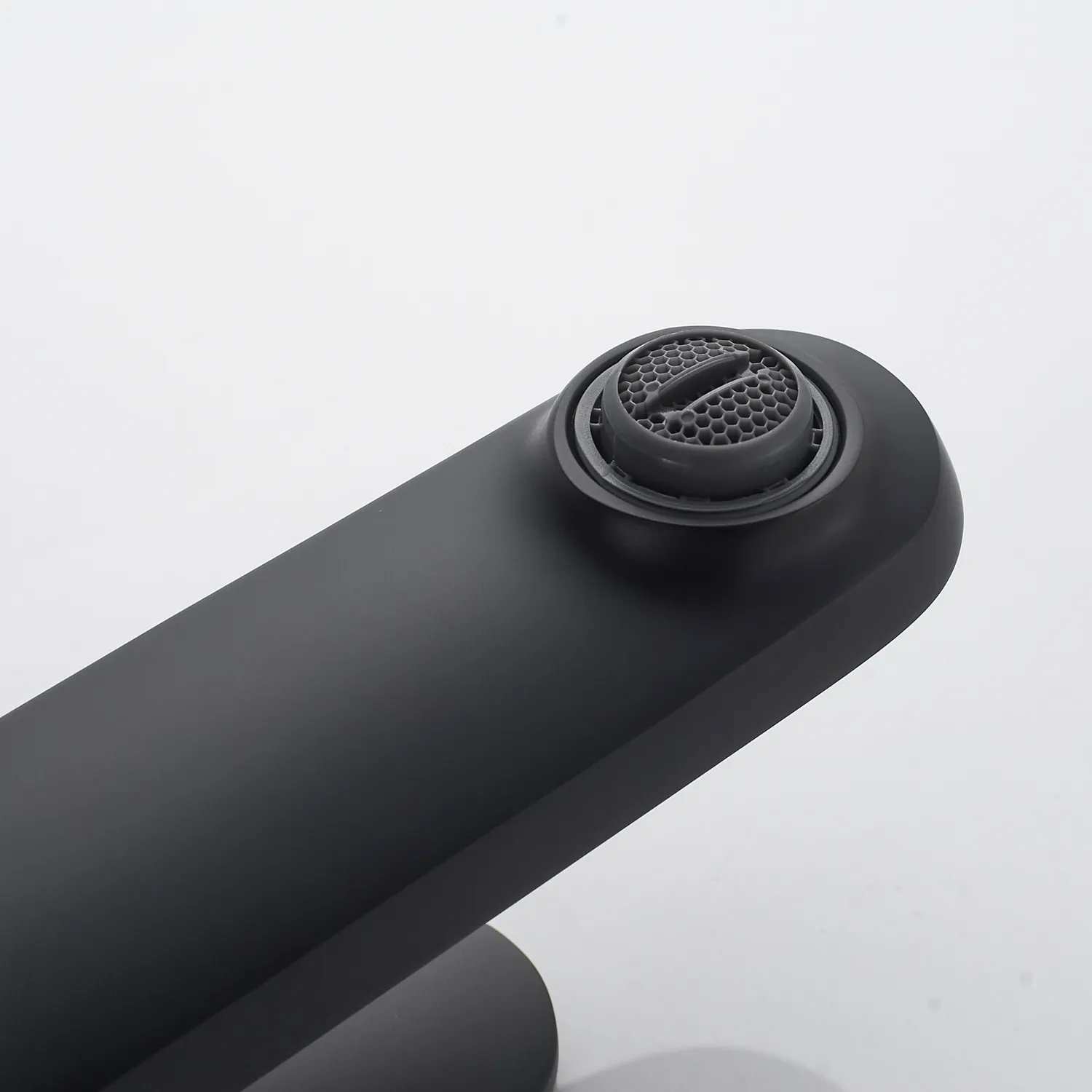 Смеситель для раковины Shevanik S4301H, черный