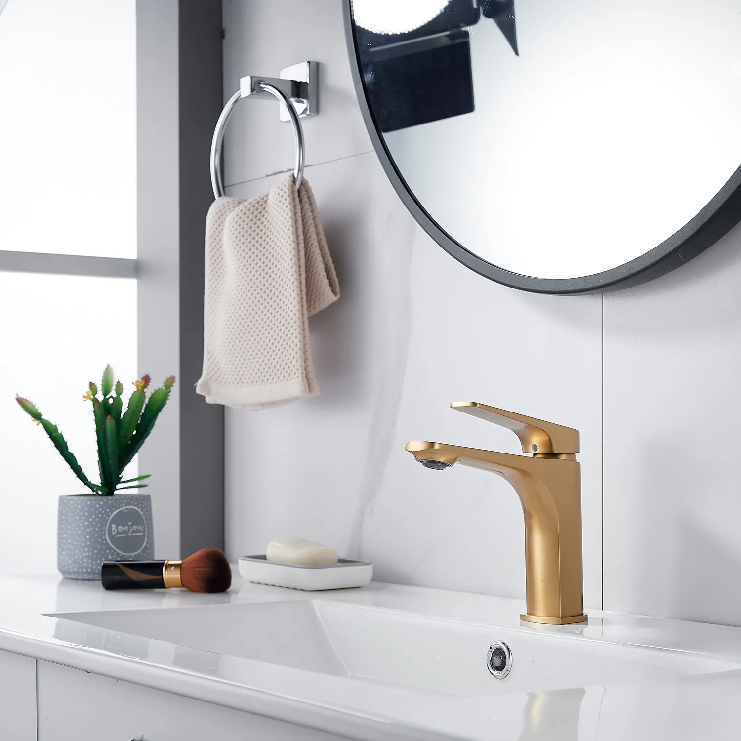 Смеситель для раковины Shevanik S4201G, золотой сатин