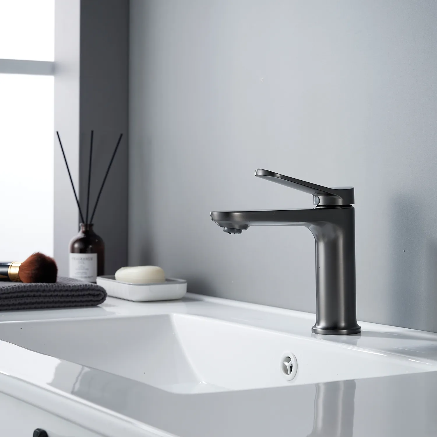 Смеситель для раковины Shevanik S4301T, оружейная сталь