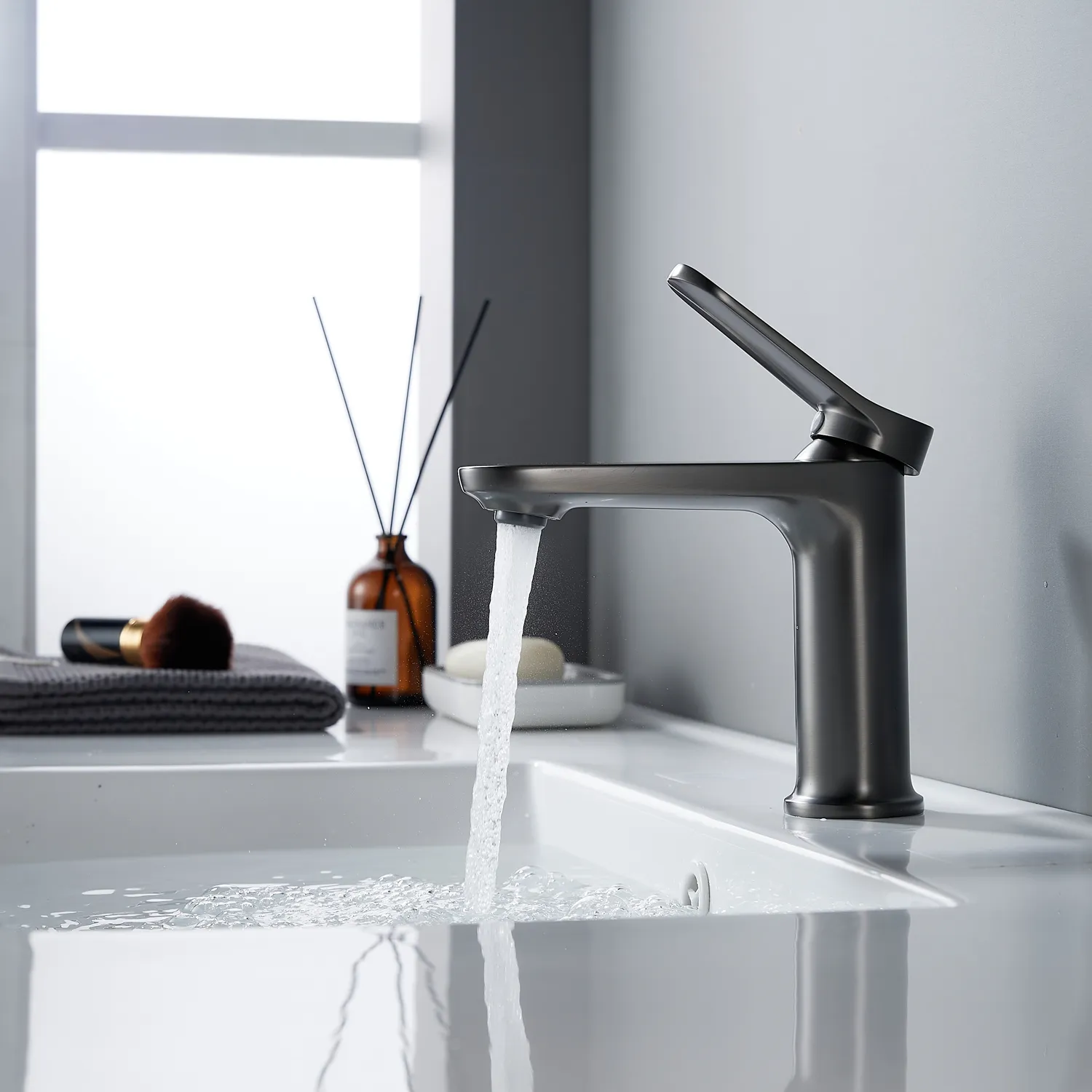 Смеситель для раковины Shevanik S4301T, оружейная сталь