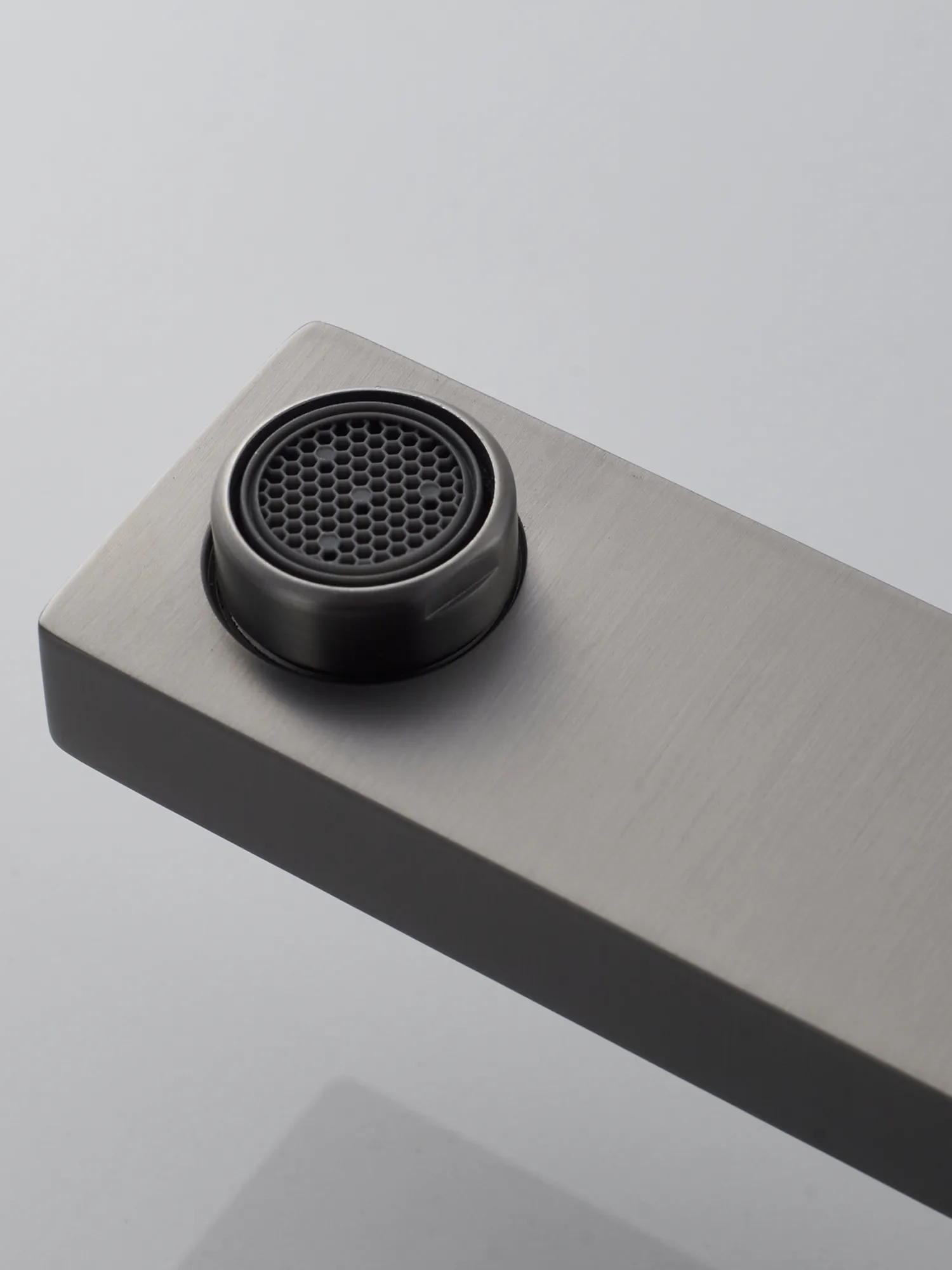 Смеситель для ванны Rose R2802T, оружейная сталь