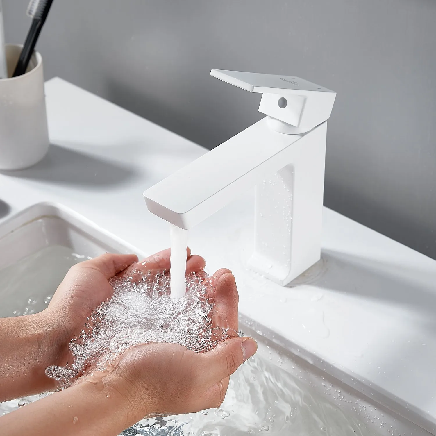 Смеситель для раковины Rose R1801C-1, белый