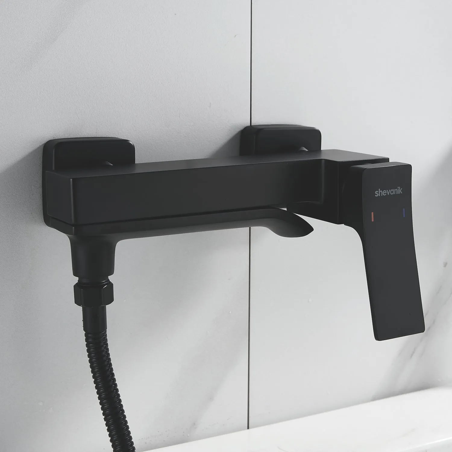 Смеситель для ванны Shevanik S4002H, черный