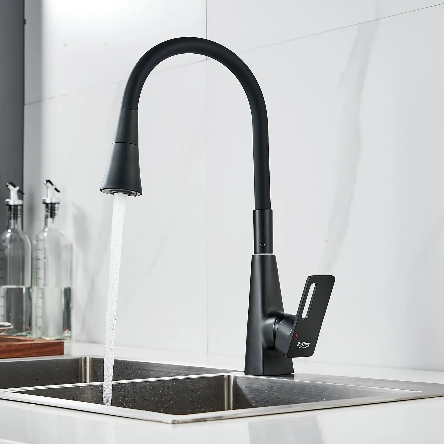 Смеситель для кухни с гибким изливом Raffine F313H-3, черный