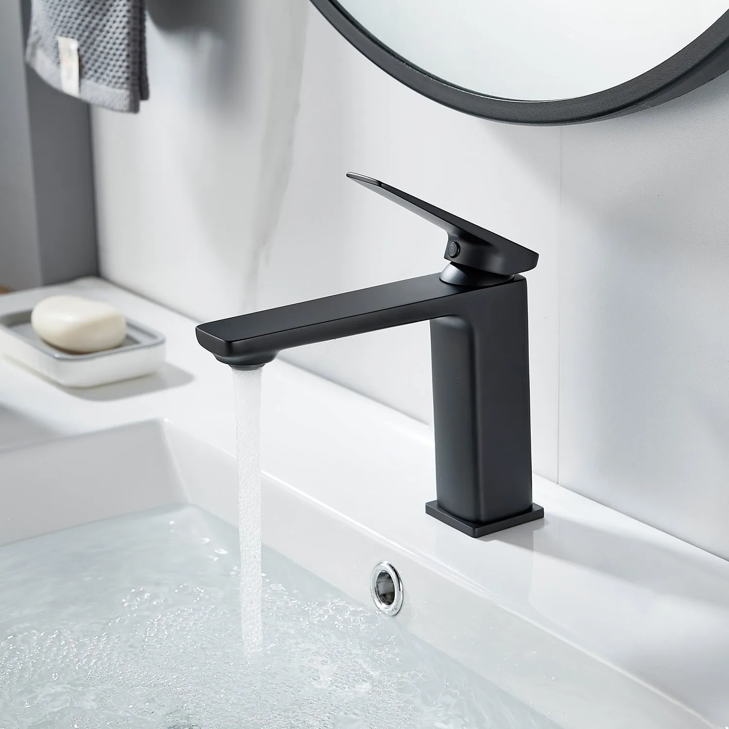 Смеситель для раковины Shevanik S8901H-1, черный