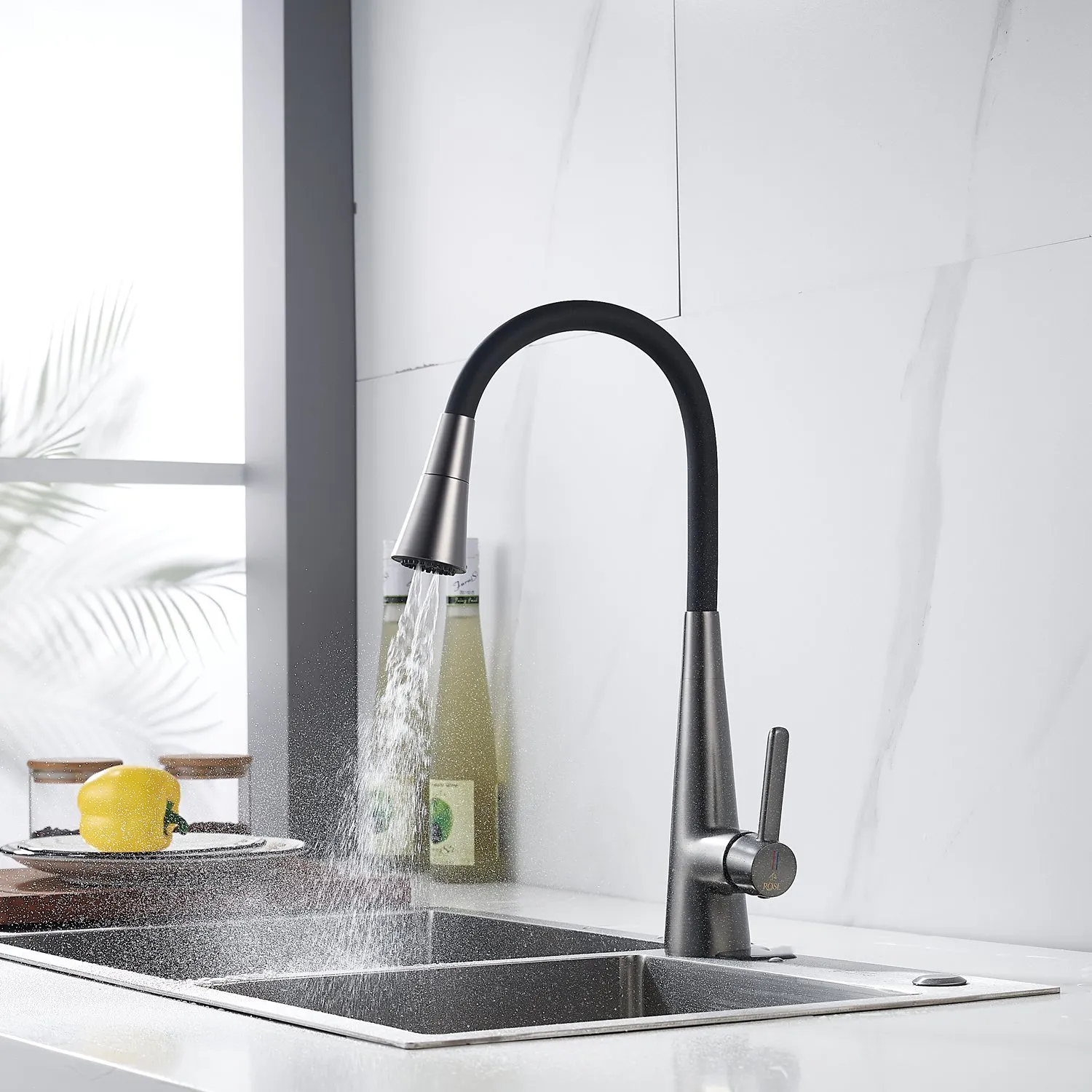 Смеситель для кухни с гибким изливом и режимом "душ" Rose R213T, оружейная сталь